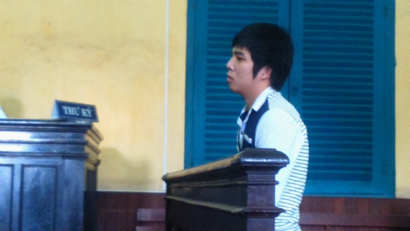 Dap bua vao dau ban gai den chet trong nha nghi roi cuop cua hinh anh