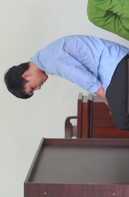 Hai ga trai lam chuyen nguoi lon voi nguoi yeu nhi hinh anh