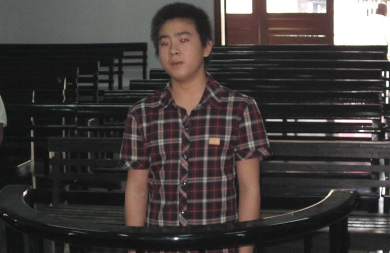 Danh trước vành móng ngựa.