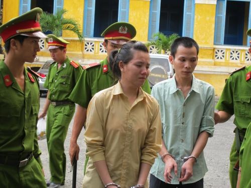 Vợ chồng Tưởng - Huyền lãnh án vì hiếp dâm em gái.