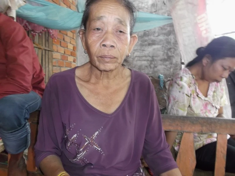 Bà ngoại của đứa bé xấu số đang kể lại sự việc.