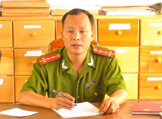 Bat khan cap pho truong cong an thi xa Gia Nghia hinh anh