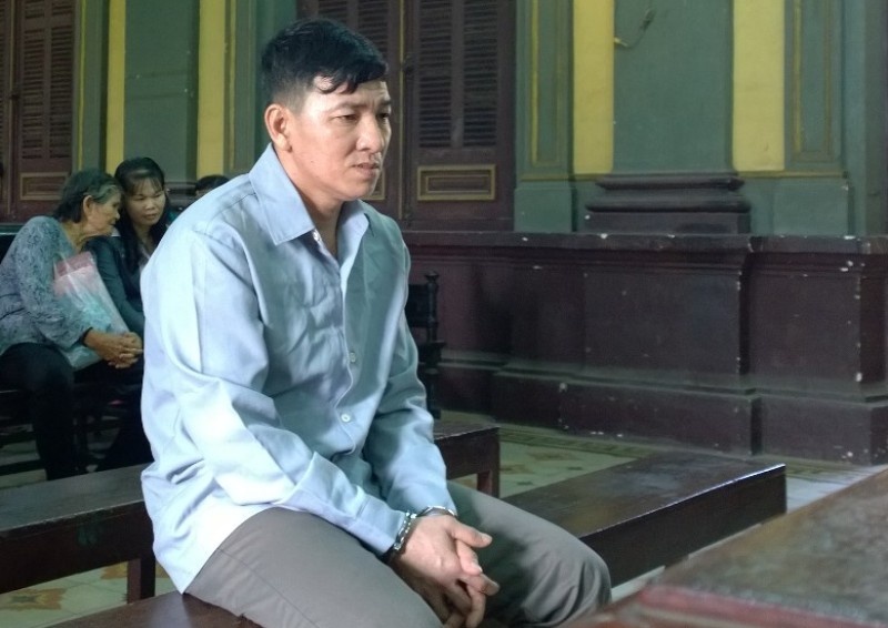 Uong thuoc doc tu tu roi nam canh thi the vo hinh anh