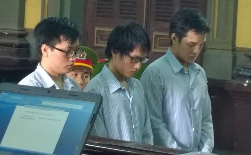 Hai anh em sinh doi ngoi tu tu mau thuan tieng net po xe hinh anh