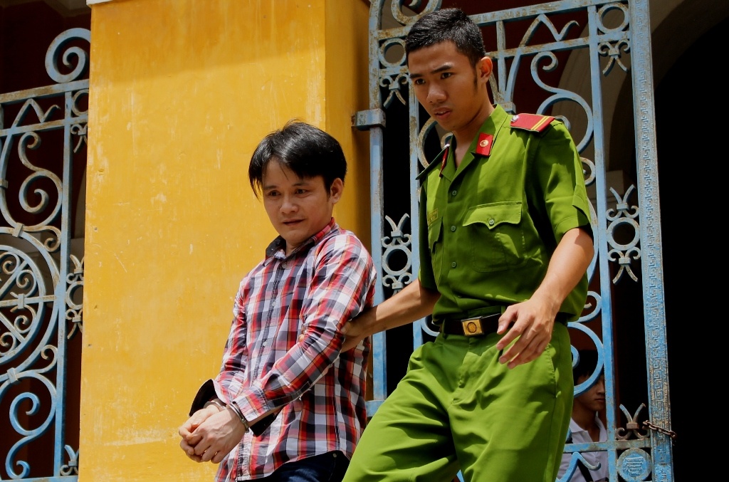 Dap dau ban xuong duong den chet vi dang nhau bi vo goi ve hinh anh