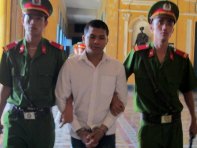 Phat tu thanh nien dam nguoi yeu trong thuong vi ghen tuong hinh anh