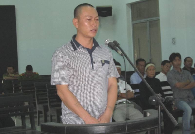 Nguyên Phó giám đốc trước vành móng ngựa.