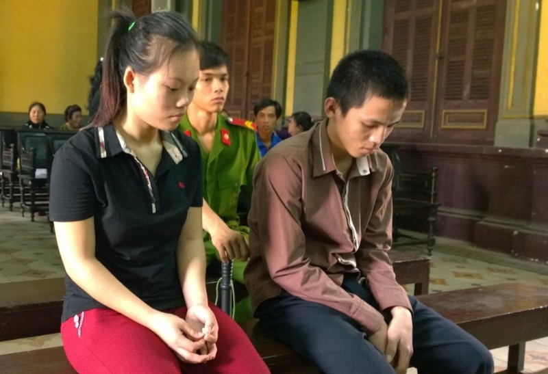 Các bị cáo trước vành móng ngựa.