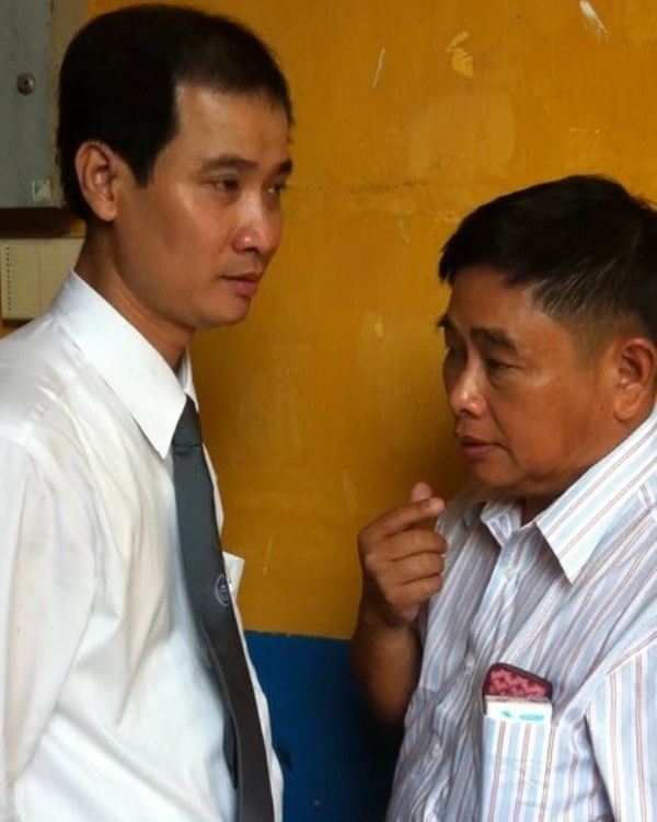 Ông Phương cùng luật sư Thi tại tòa ngày 14/11.