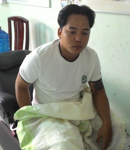 Huynh ở nhà chờ em trai mang tài sản cướp được mang đi tiêu thụ.