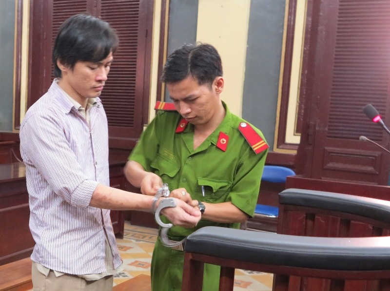 Giam dinh tam than nguoi chem vo mang bau rot con ra ngoai hinh anh