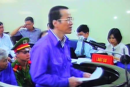 Bị cáo Lý Xuân Hải trả lời HĐXX.