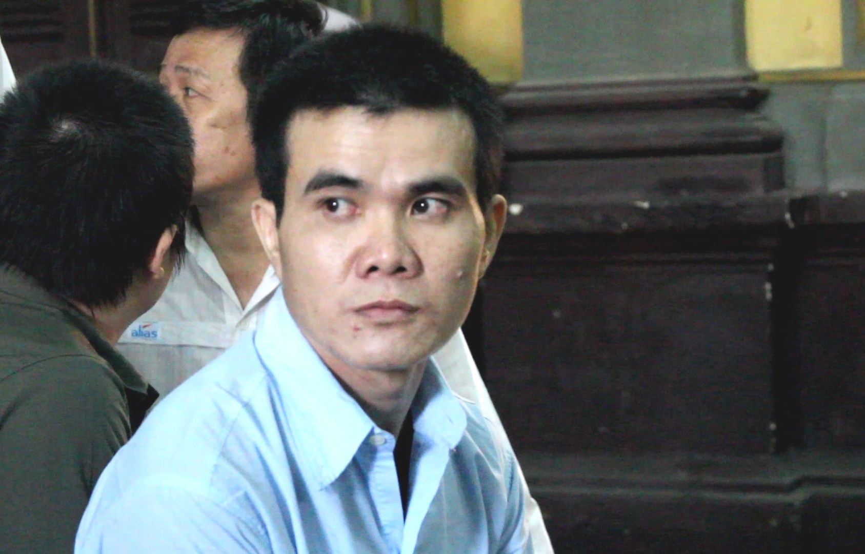 Bi ‘cam sung’ nhieu lan, chong xach dao chem vo va tinh dich hinh anh
