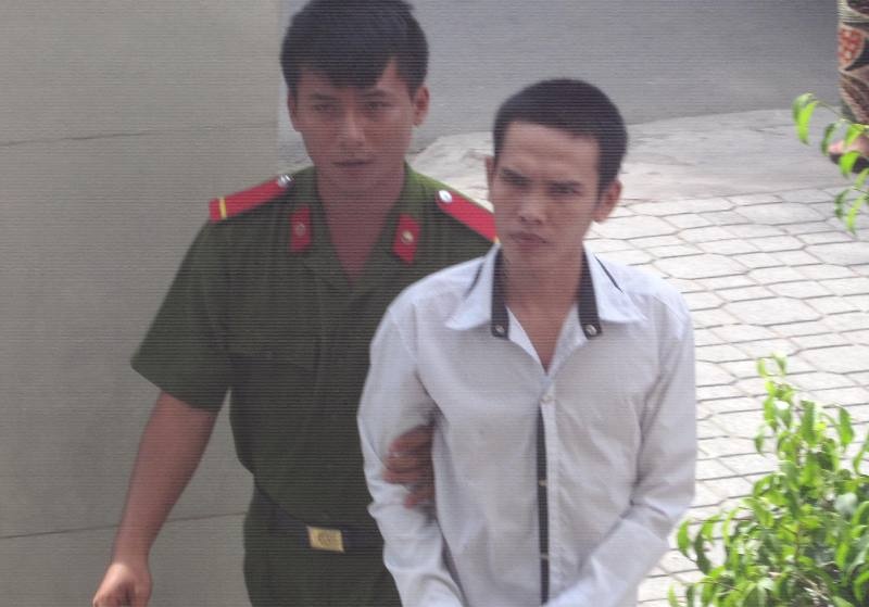 Ru ban gai nhi ve nha uong ruou roi lam 'chuyen nguoi lon' hinh anh
