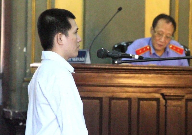 Trung tại tòa phúc thẩm.