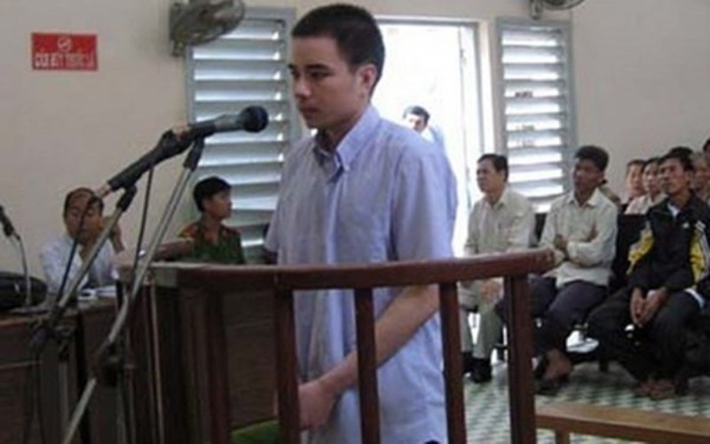 Tu tu Ho Duy Hai va 'nua buoc chan' den phong tiem thuoc doc hinh anh