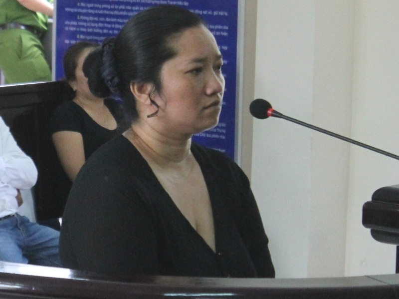 Hường trước vành móng ngựa.