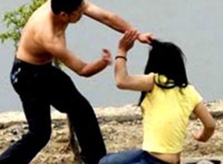 Danh dap ban gai nhi, bi to cao hiep dam hinh anh