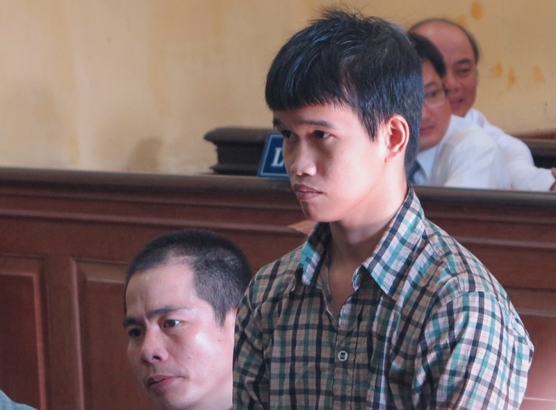 Tu hinh ke dam chet bac dau roi dim vao lu nuoc hinh anh