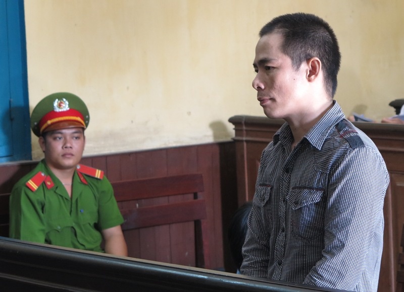 Ngao da, thanh nien xach dao dam ban gai hon 30 nhat hinh anh