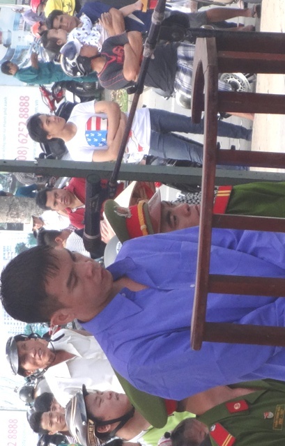 Giang ho dat Cang no sung vao em trai ke doi tien bao ke hinh anh