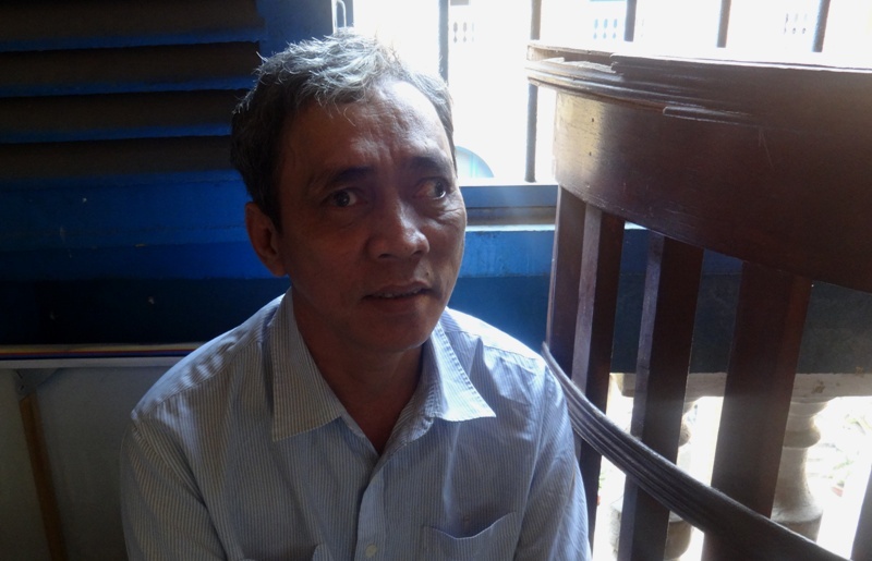 Bi vo tat vao mat, nguoi dan ong tro thanh ke sat nhan hinh anh