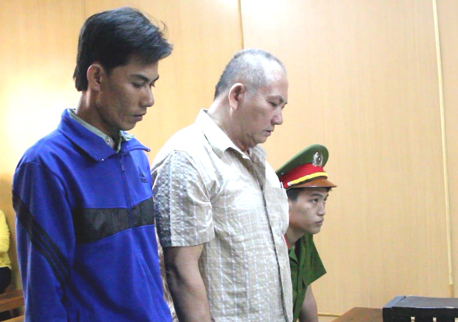 To chuc dua nguoi Trung Quoc vuot bien trai phep hinh anh