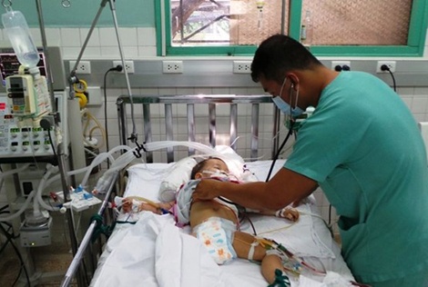 Cháu Đoàn Phi Long (con trai Hoàng) đã được các bác sỹ Bệnh viện Nhi đồng 2 cứu sống.