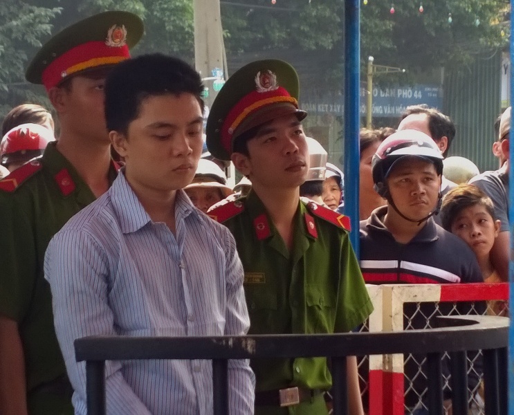 Hung thủ trước vành móng ngựa.