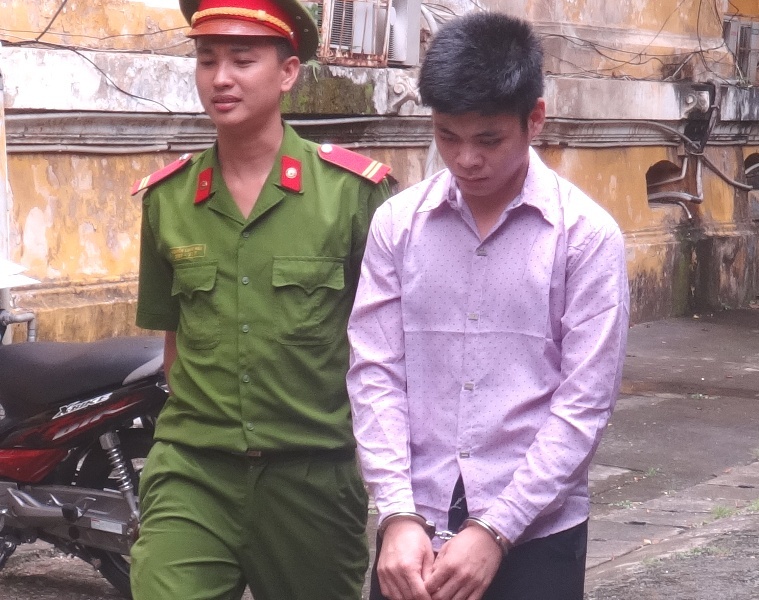 Chuoc ruou bo de ham hiep con hinh anh