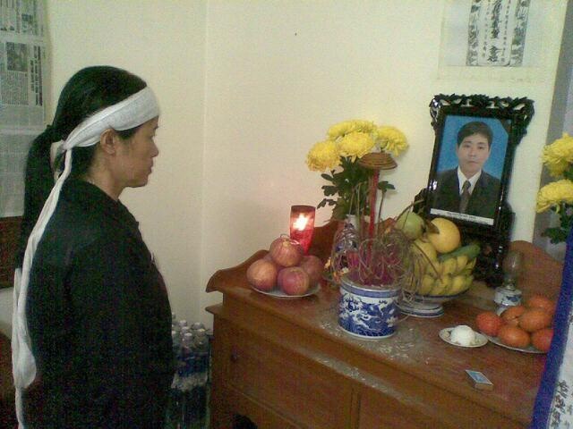 Tang thuong truoc ngay dai hy hinh anh