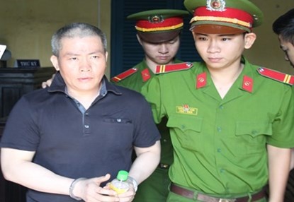 Mac 3 chiec quan lot de giau hon 1 kg ma tuy hinh anh