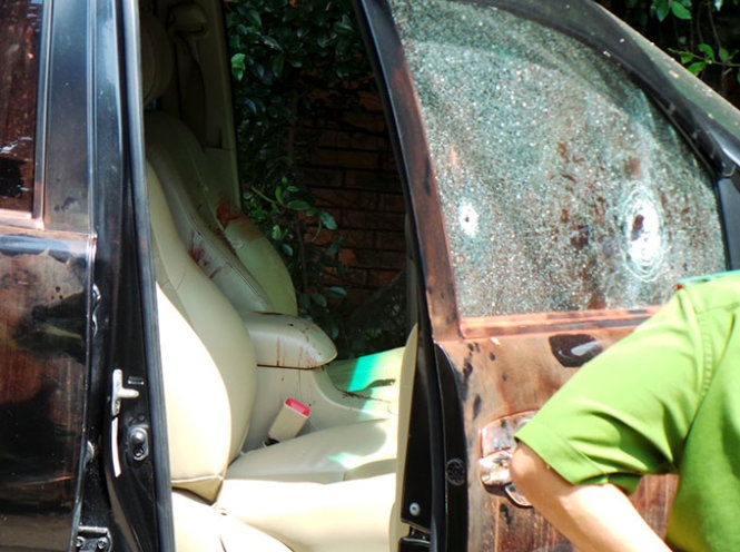 Doi nam nu chet trong xe hoi: Ban nguoi tinh roi tu sat hinh anh