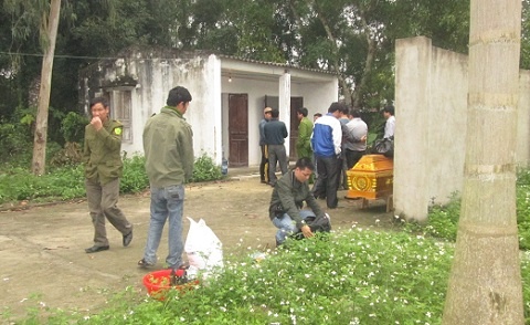 Trai lang hon chien, 1 nguoi bi dam chet hinh anh