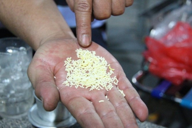 Hạt nêm giả có màu sắc và mùi vị không giống hàng thật nên khi mang về sử dụng nhiều công nhân đã phát hiện và phản ứng với công đoàn. 