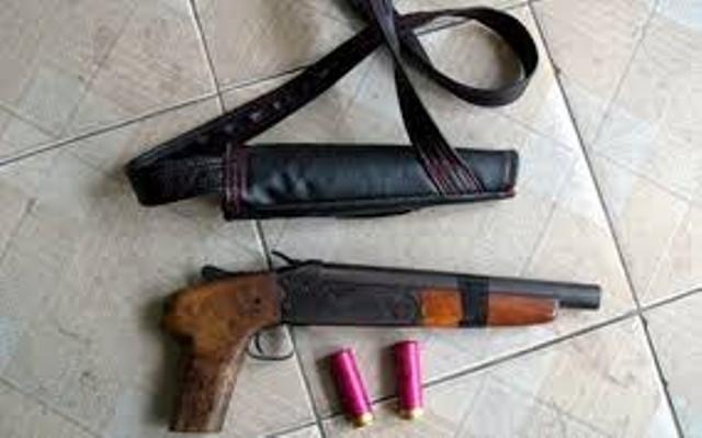 Ban chet ban hang vi nhan tin tan tinh vo hinh anh