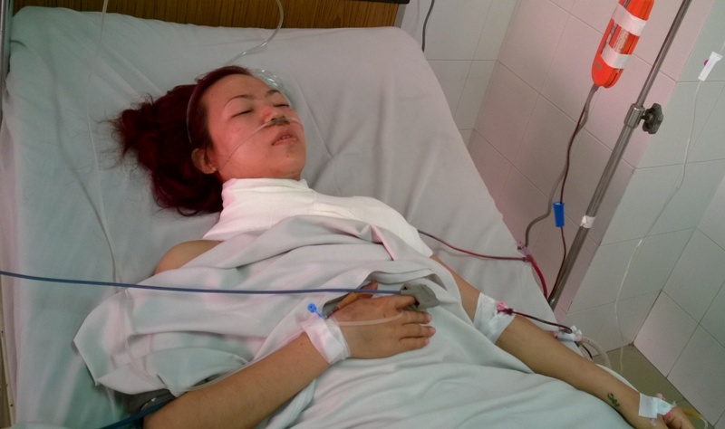 Ten cuop dan bang keo kin mieng co gai ban sua hinh anh