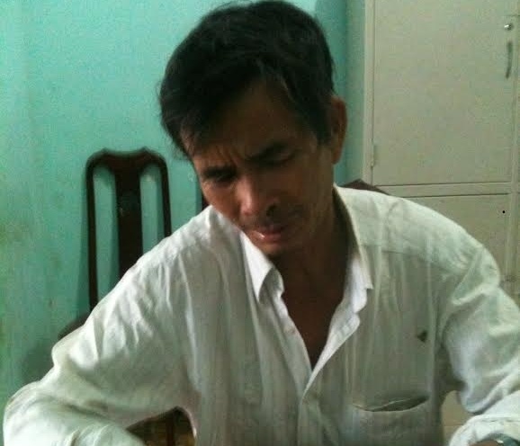 Nhau say, dap me gia 87 tuoi vang tu nha ra san hinh anh