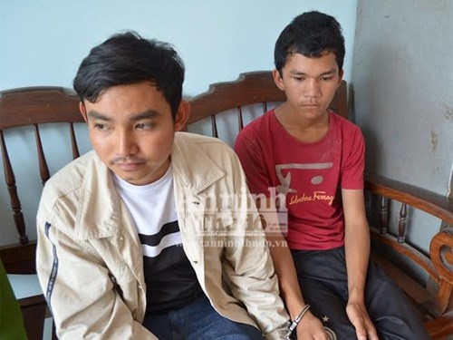 Thuong uy canh sat co dong quat nga 2 ten trom giua ban ngay hinh anh