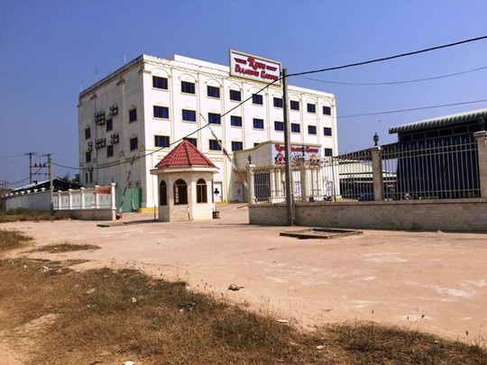 Gap hoa vi theo ban quen qua mang sang Campuchia hinh anh