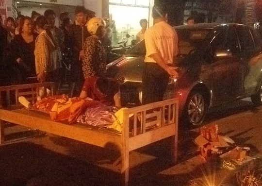 Mo cua oto bat can gay tai nan chet nguoi hinh anh