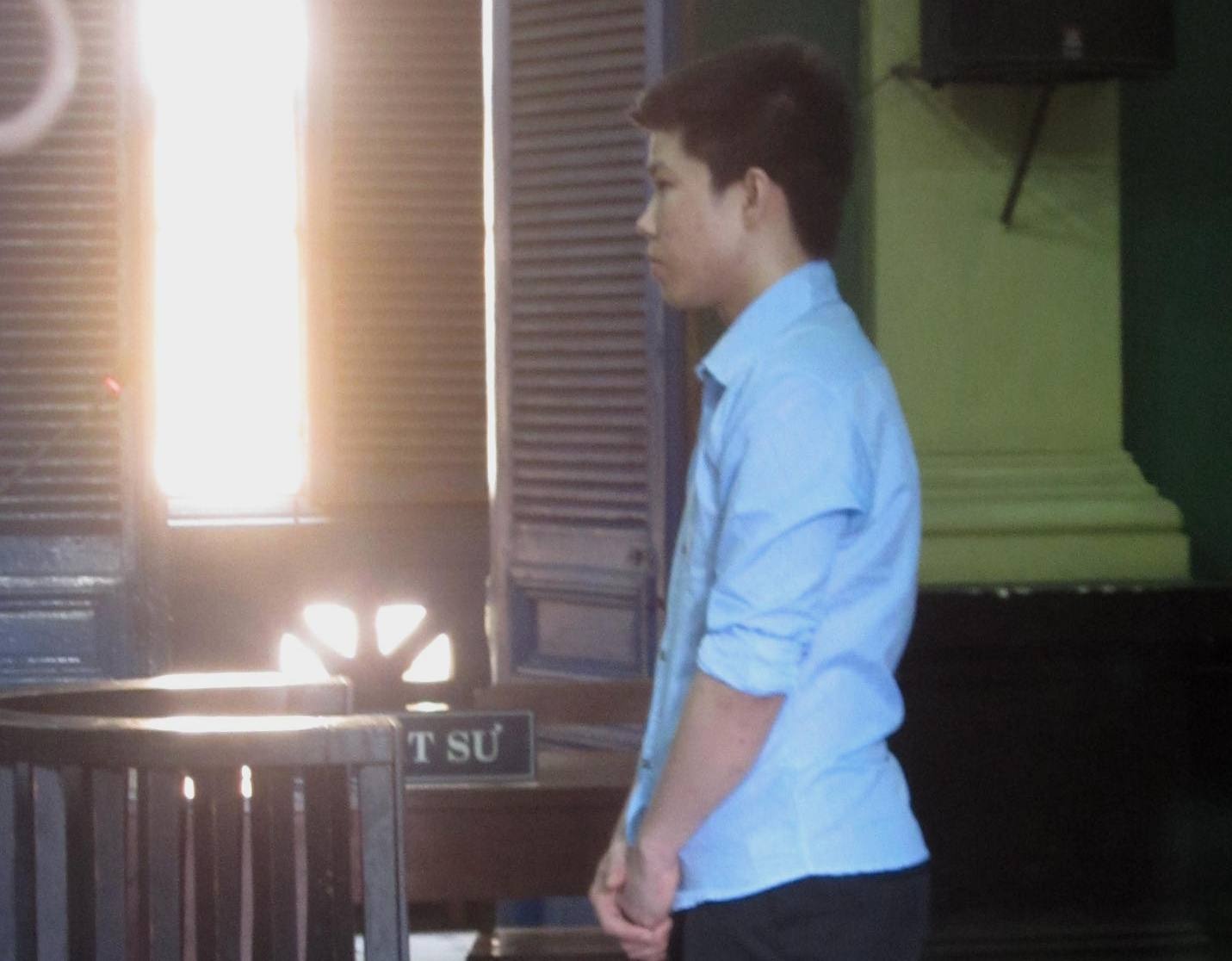 Tron vao tu quan ao sau khi quan he voi nguoi yeu nhi hinh anh