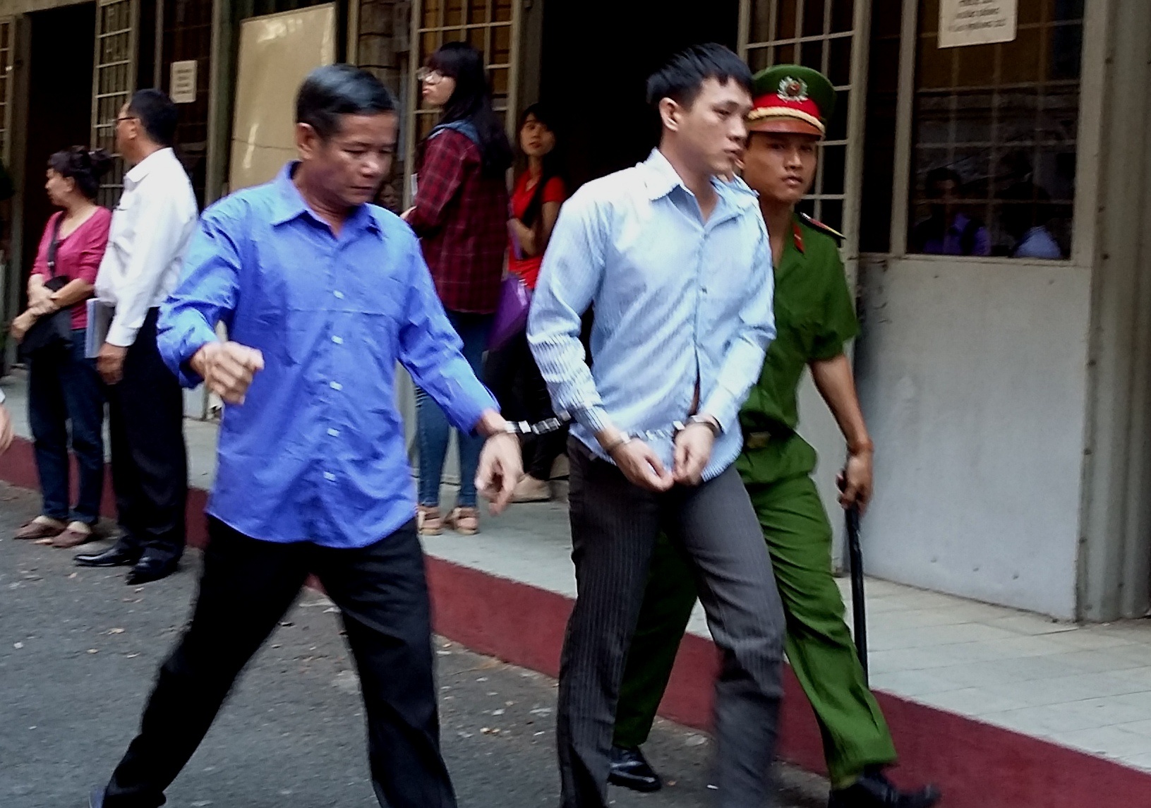 Chuoc thuoc me, cuop tai san ban cung phong hinh anh