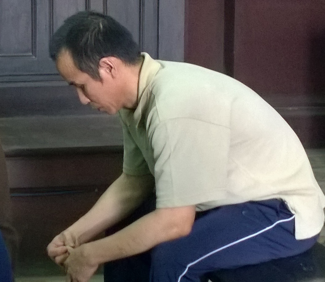 Nguoi dan ong hai doi con rieng cua vo khong duoc giam an hinh anh