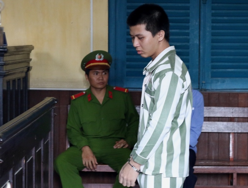 Tranh gianh cho ngu, chem ban tu trong thuong hinh anh