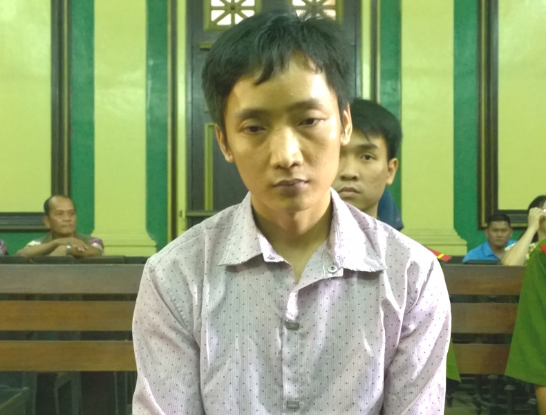 Kẻ thủ ác trước vành móng ngựa. Ảnh: Khắc Thành.