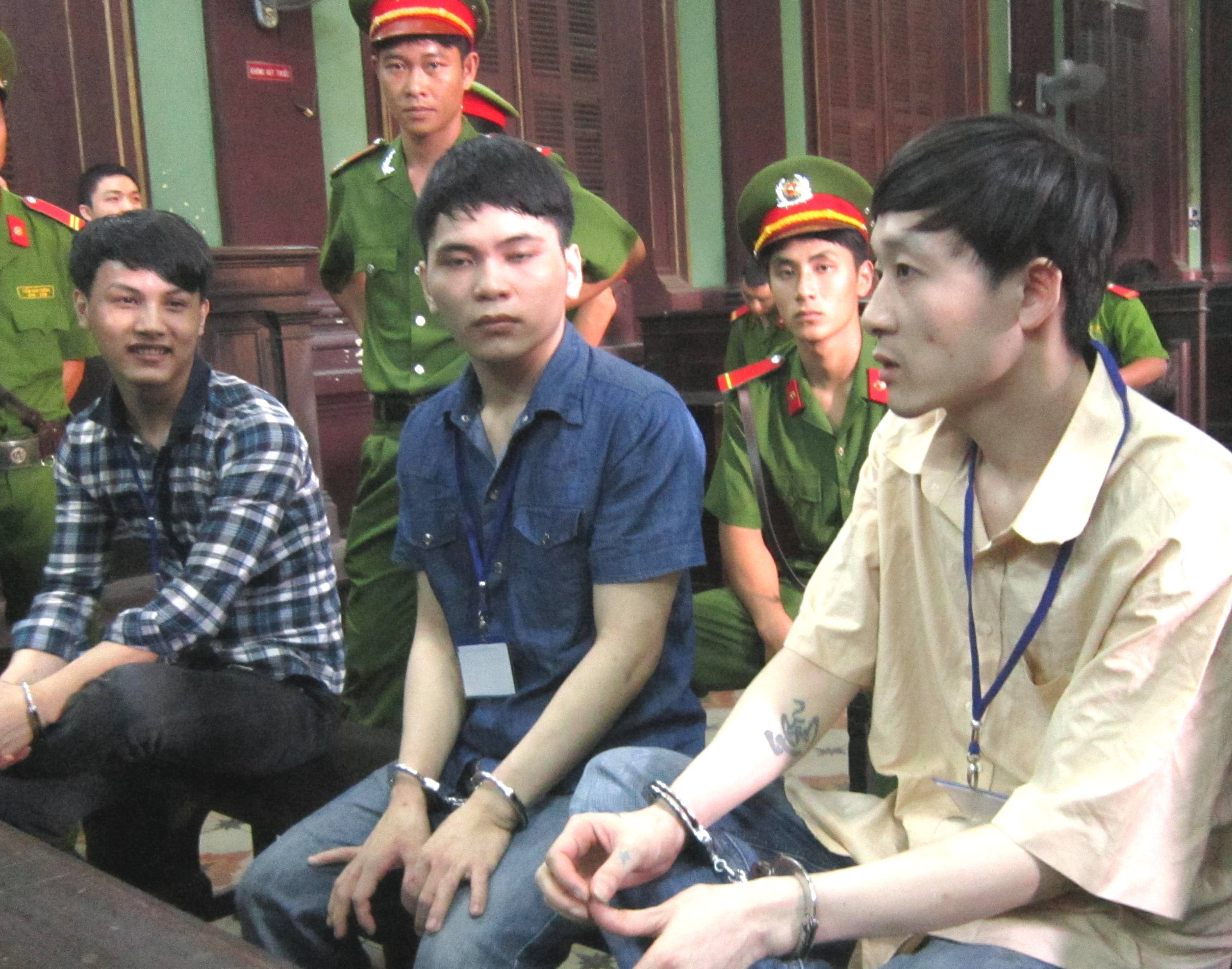 Tu hinh 2 ke giet chu tiem vang sau khi quan he dong tinh hinh anh