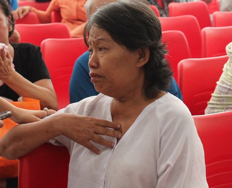 Bà Năm đau khổ kể lại vụ án. Ảnh: K.Thành.