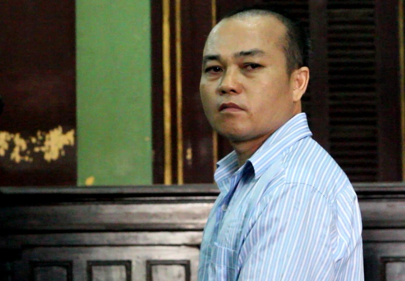 Keo le nguoi khac tren duong, tai xe linh an tu hinh anh