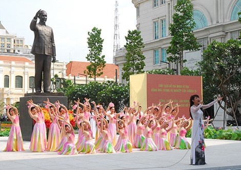 TP HCM khanh thanh tuong dai Chu tich Ho Chi Minh hinh anh